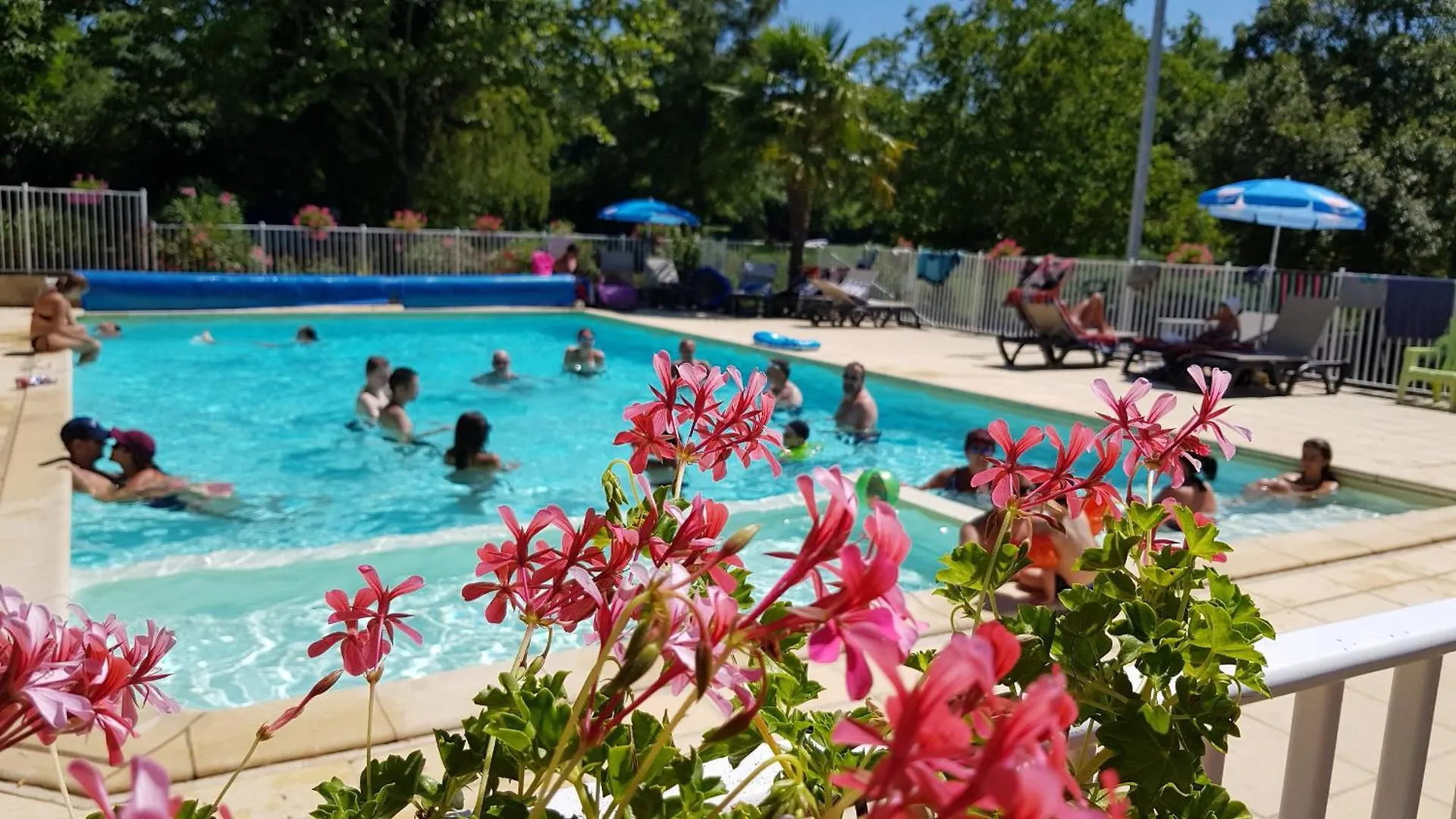 Camping Lepigeonnier A Miers Pres Du Gouffre De Padirac